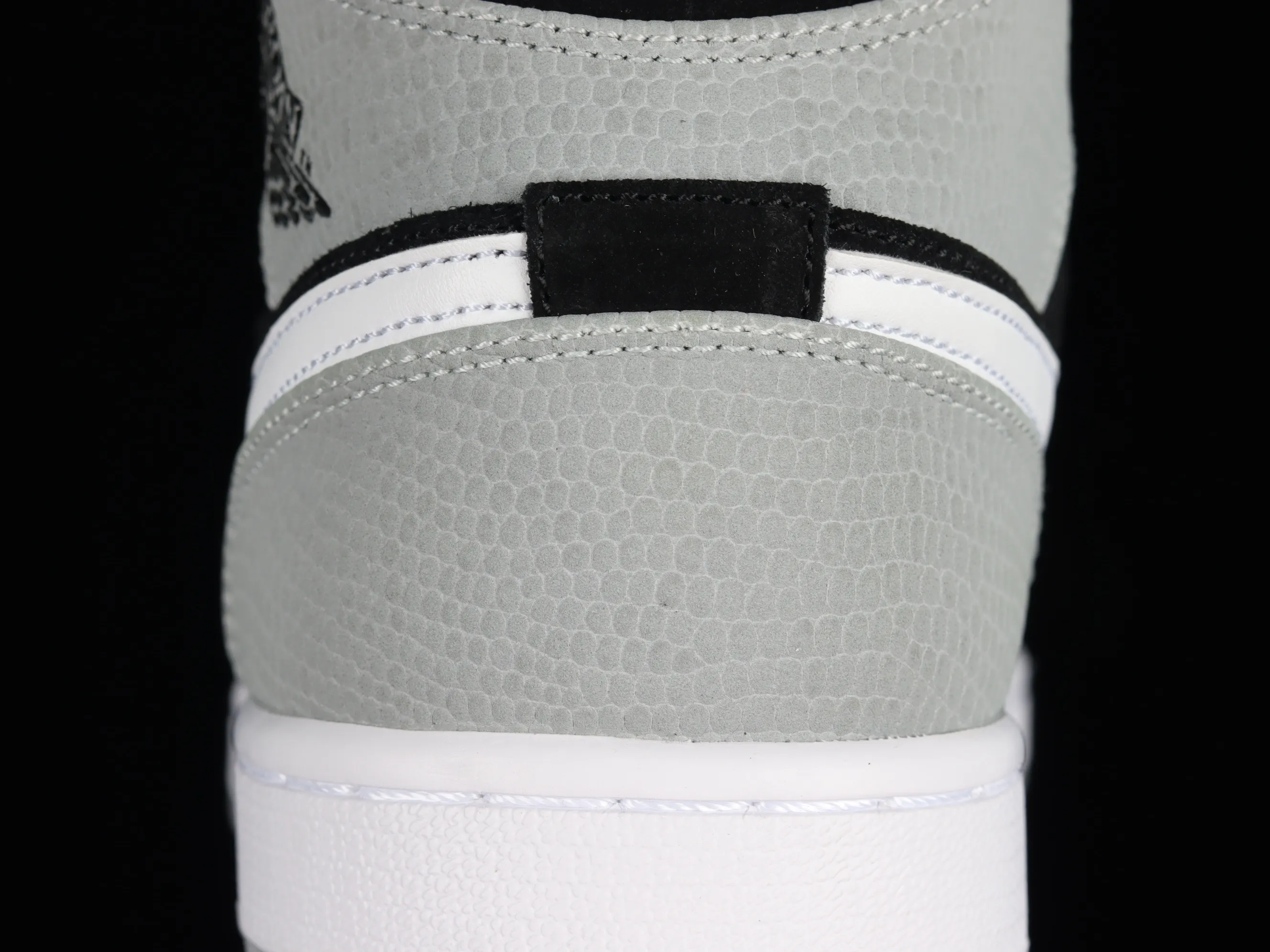 All categories Air Jordan Jordan series basketball shoes Air Jordan 1 Mid Air Jordan 1 Mid "Elephant Toe" AJ1 Joe 1 black and gray crackle pattern DM1200-016